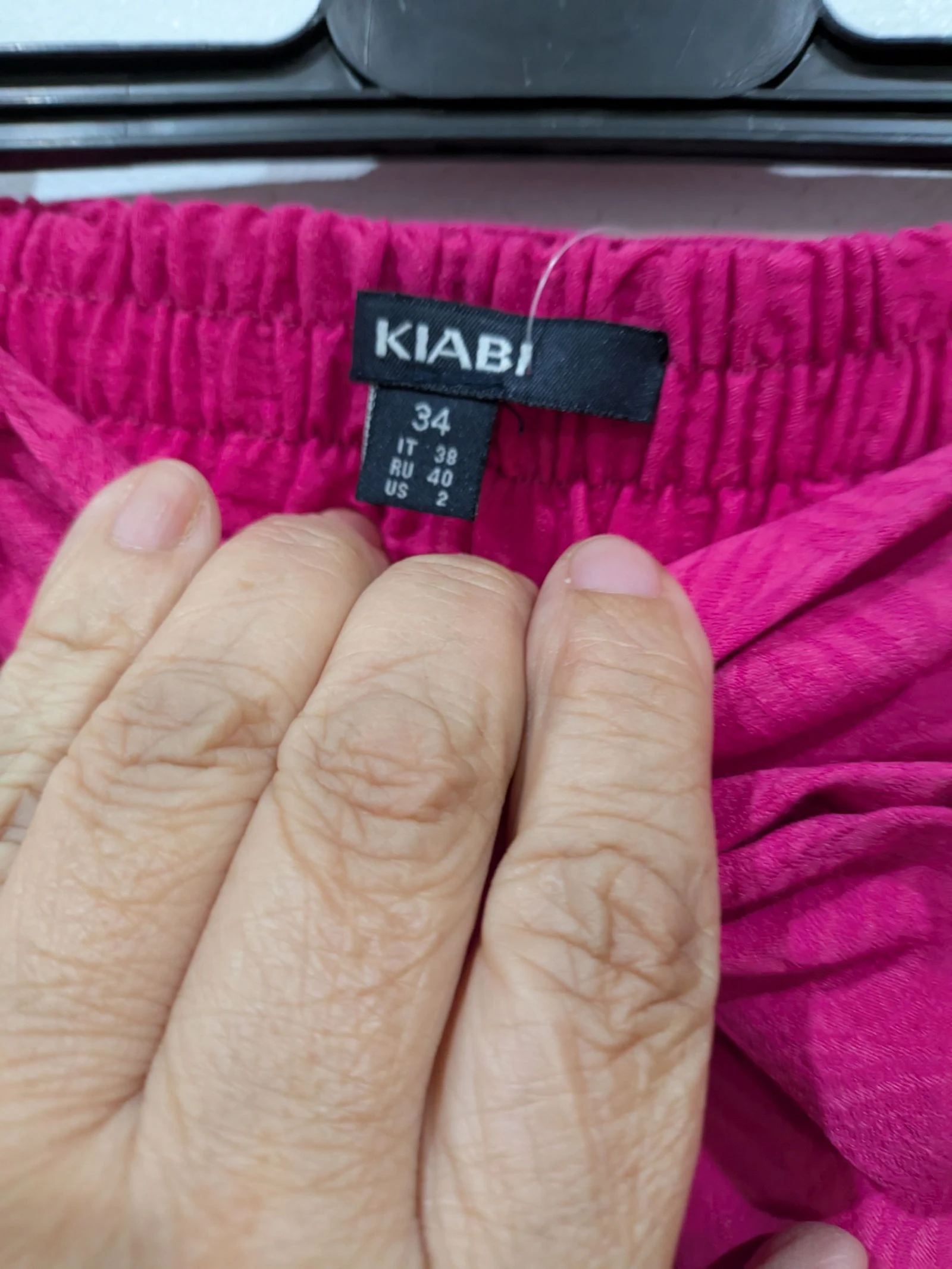 Calça palazzo fúcsia acetinada com cinto de laço. Tamanho 34 – photo 5